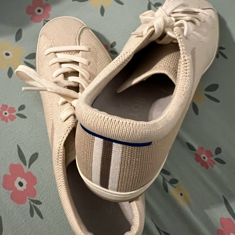 NWOT Rothy's The Lace Up sneaker in Biscuit color